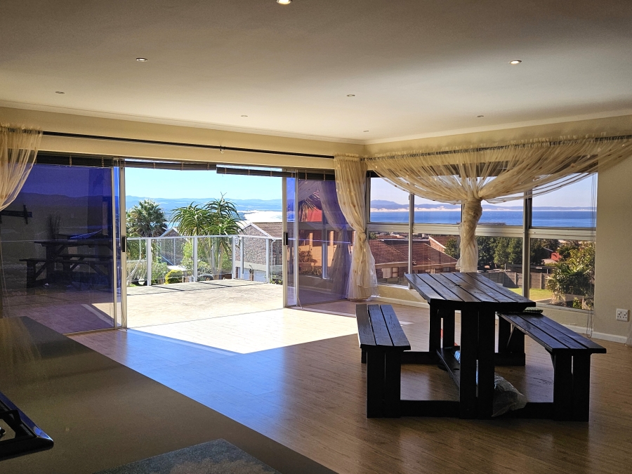 3 Bedroom Property for Sale in Wavecrest Eastern Cape